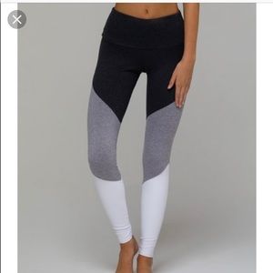 BNWT ONZIE TRI COLORED S/M YOGA PANTS